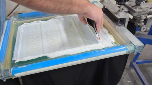 Why White Plastisol Ink Cracks After Washing (And How German Print Shops Fix It)