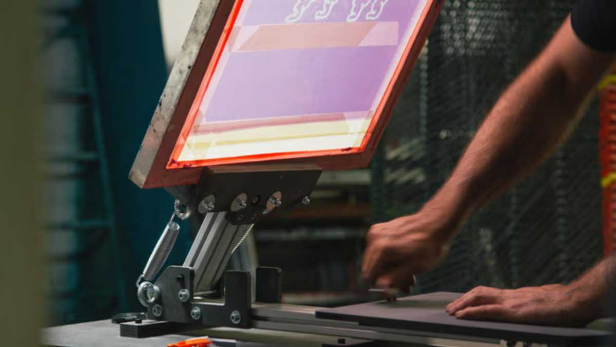 MOQ Strategies: How Small Print Shops Buy Plastisol Ink Without Overpaying